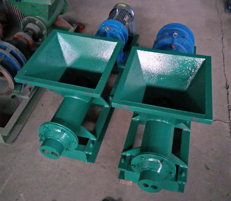 礦用炮泥機